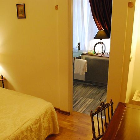 Grand Boutique Hotel Bucareste Quarto foto