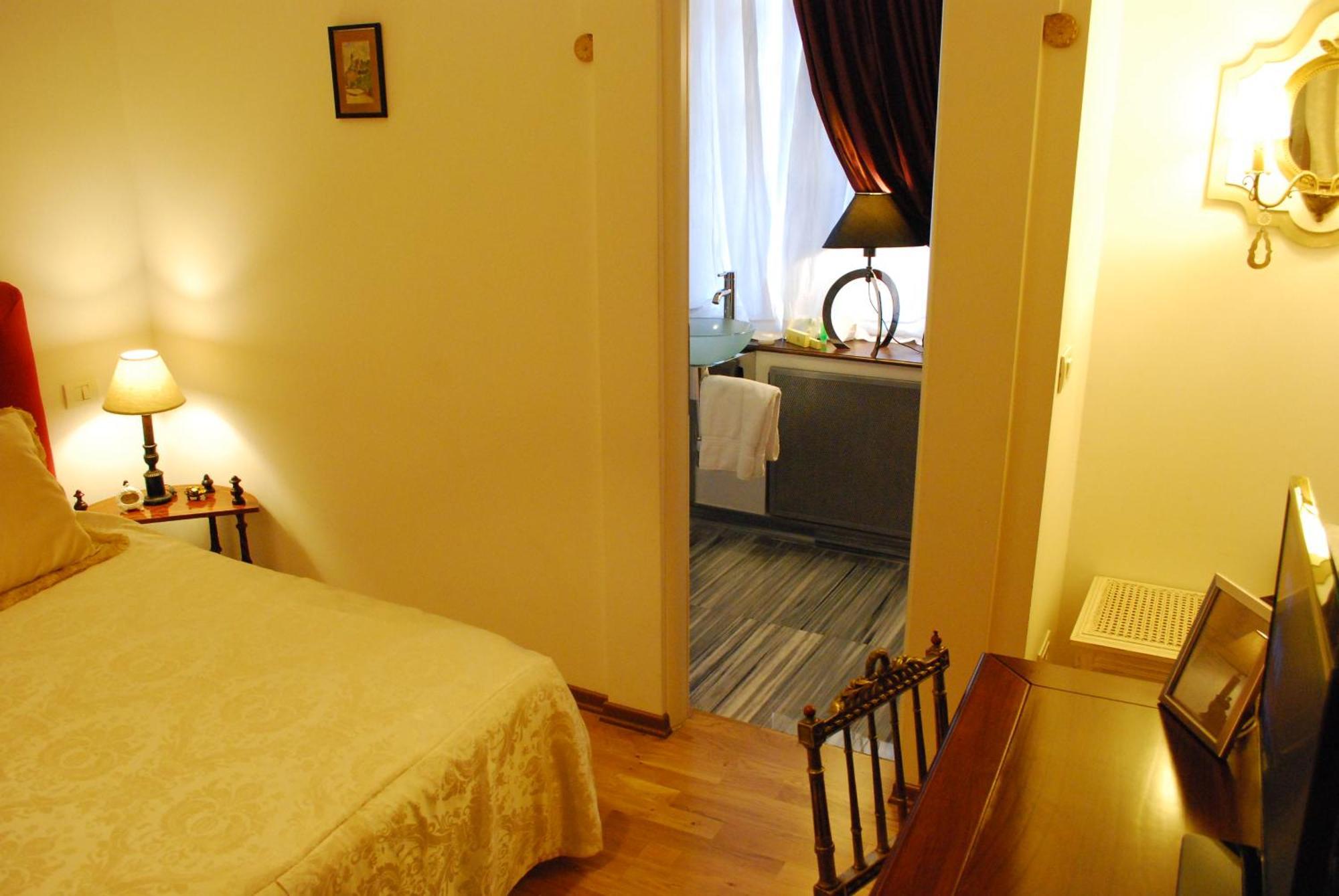 Grand Boutique Hotel Bucareste Quarto foto